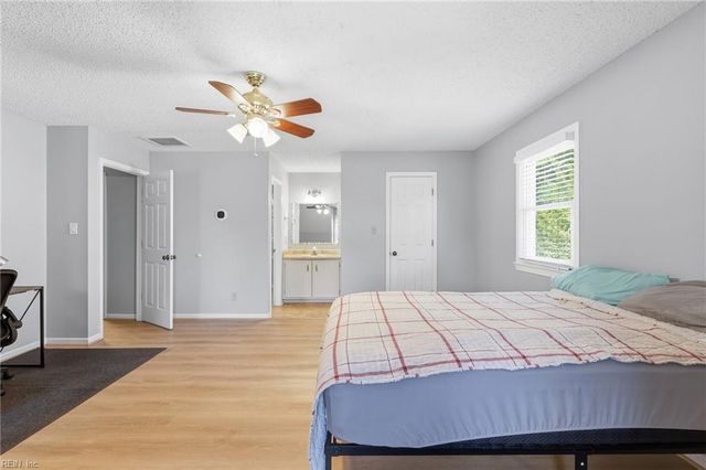 5369 Bagpipers LN, Virginia Beach, VA 23464
