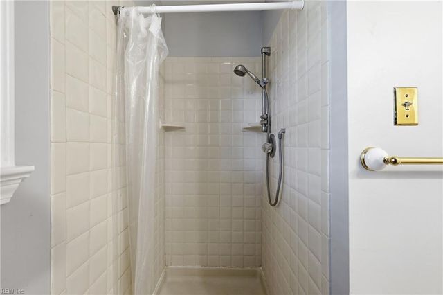 5369 Bagpipers LN, Virginia Beach, VA 23464