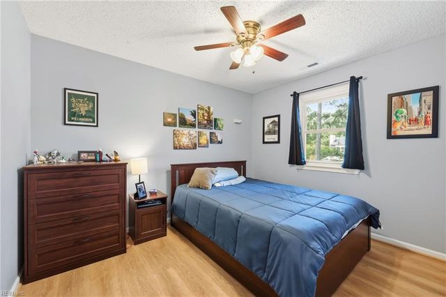5369 Bagpipers LN, Virginia Beach, VA 23464