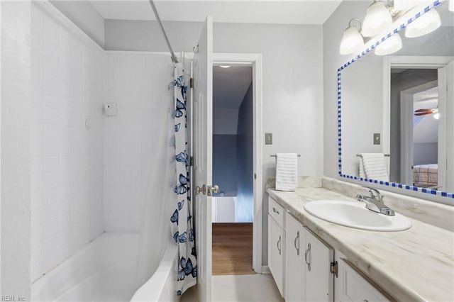 5369 Bagpipers LN, Virginia Beach, VA 23464