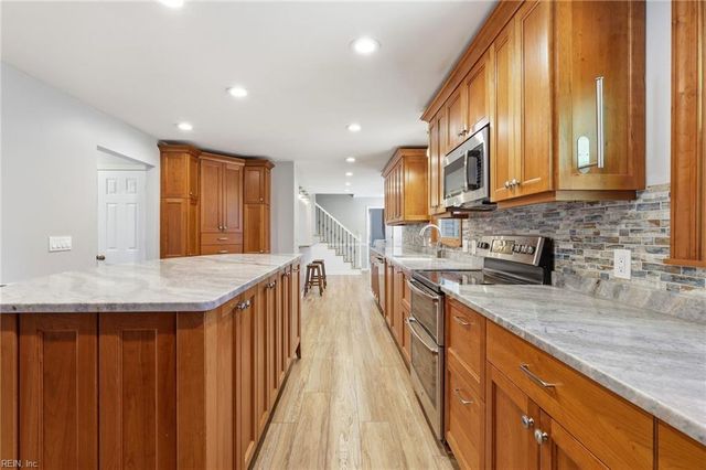 5369 Bagpipers LN, Virginia Beach, VA 23464