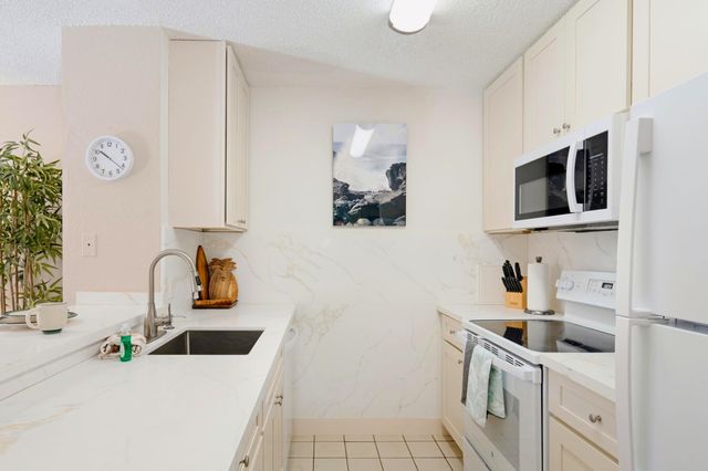 1299 Uluniu Rd Apt G104 104, Kihei, HI 96753