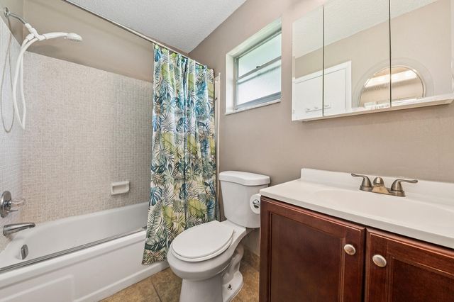 1702 SW 14th Avenue, Boynton Beach, FL 33426