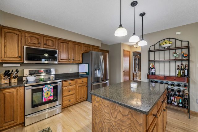 5712 Pommel Court, West Des Moines, IA 50266