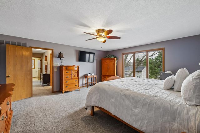 5712 Pommel Court, West Des Moines, IA 50266