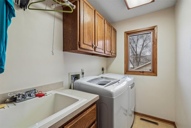 5712 Pommel Court, West Des Moines, IA 50266