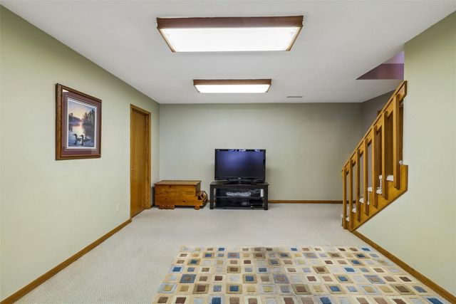 5712 Pommel Court, West Des Moines, IA 50266