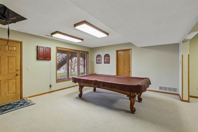 5712 Pommel Court, West Des Moines, IA 50266