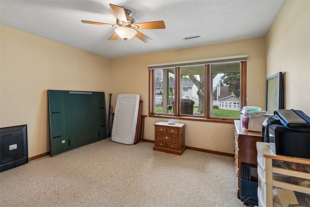 5712 Pommel Court, West Des Moines, IA 50266