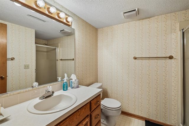 5712 Pommel Court, West Des Moines, IA 50266