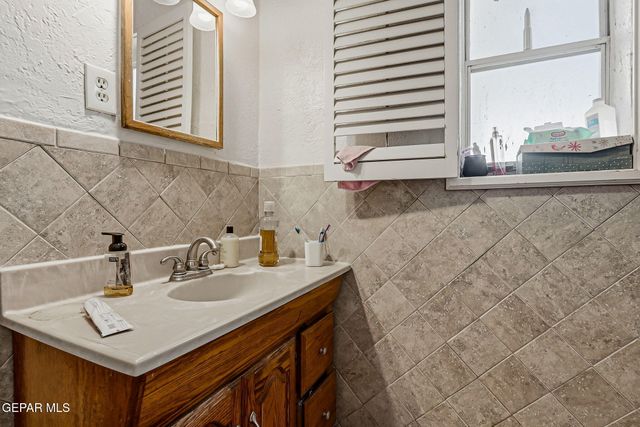 7859 Rosemary St, El Paso, TX 79915