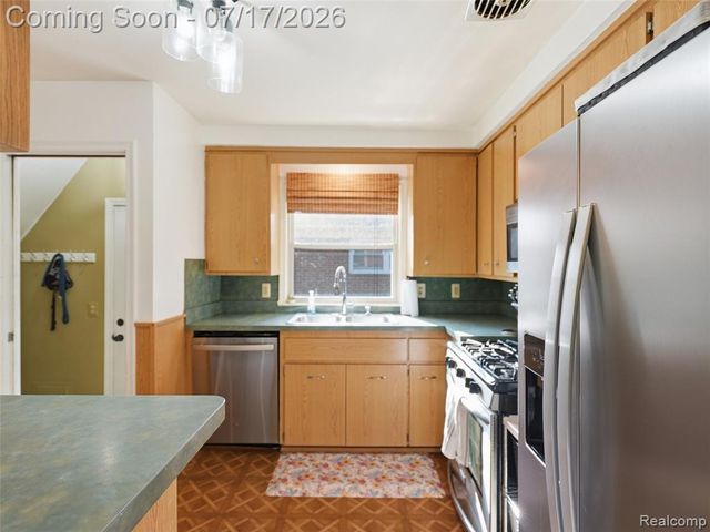 21920 Mauer Street, Saint Clair Shores, MI 48080