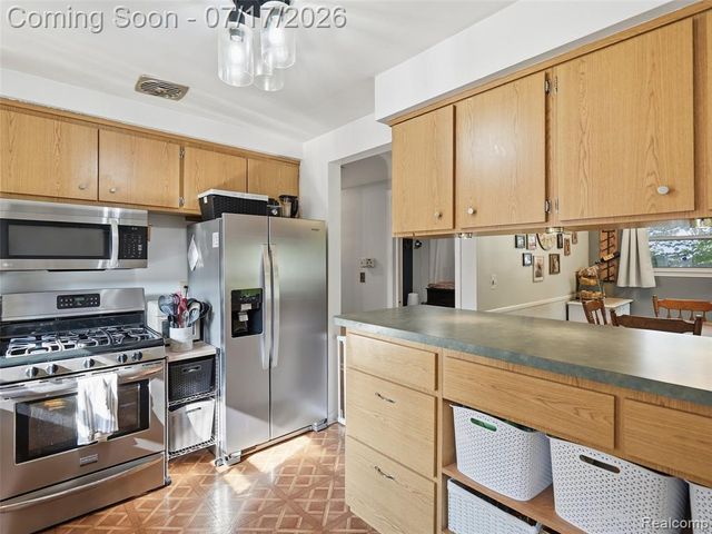 21920 Mauer Street, Saint Clair Shores, MI 48080