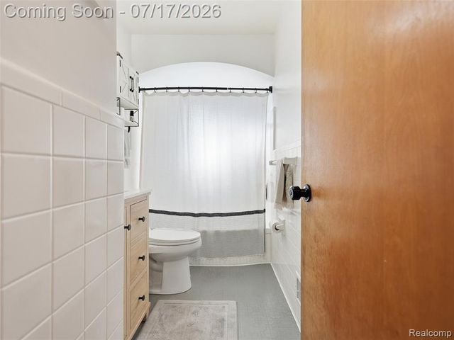 21920 Mauer Street, Saint Clair Shores, MI 48080