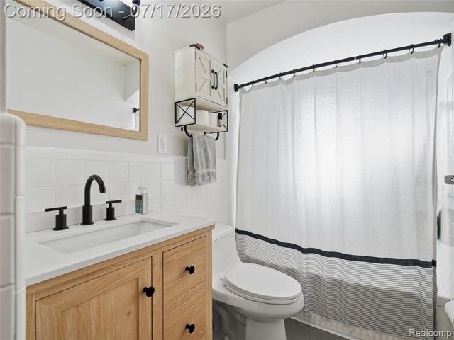 21920 Mauer Street, Saint Clair Shores, MI 48080