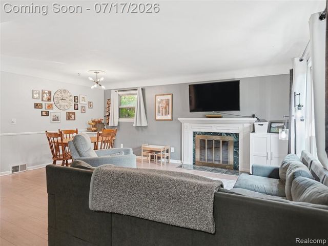 21920 Mauer Street, Saint Clair Shores, MI 48080