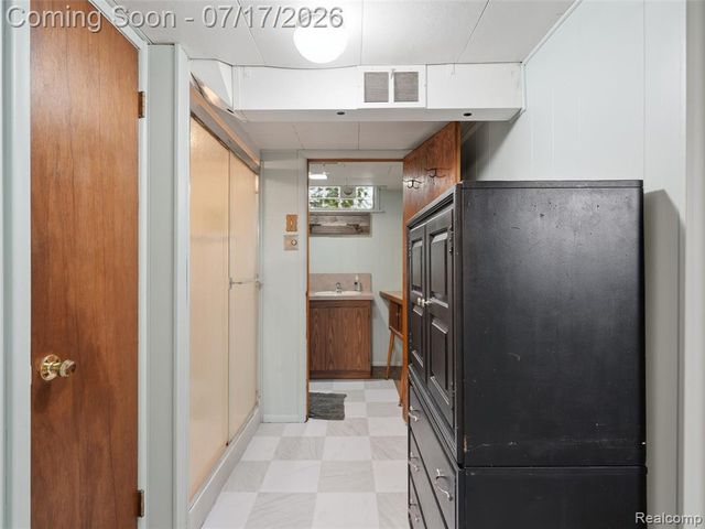 21920 Mauer Street, Saint Clair Shores, MI 48080