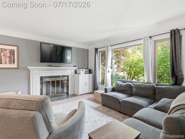 21920 Mauer Street, Saint Clair Shores, MI 48080