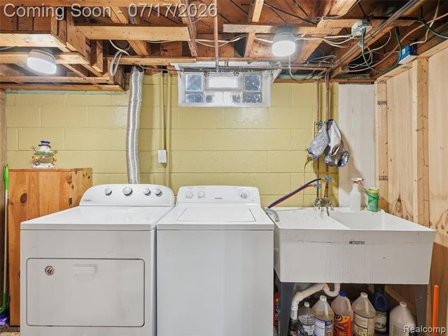 21920 Mauer Street, Saint Clair Shores, MI 48080
