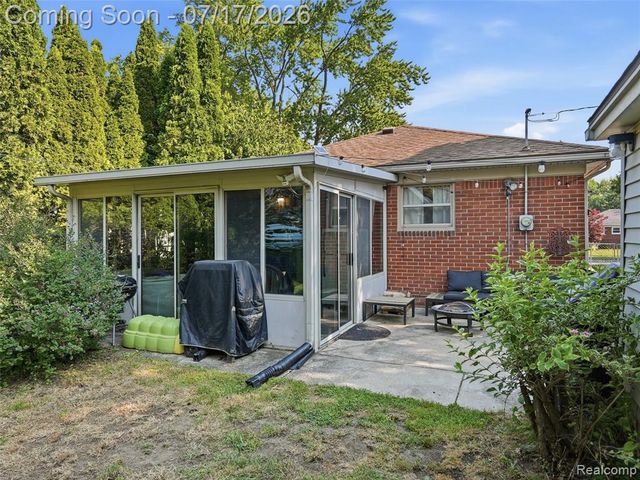 21920 Mauer Street, Saint Clair Shores, MI 48080