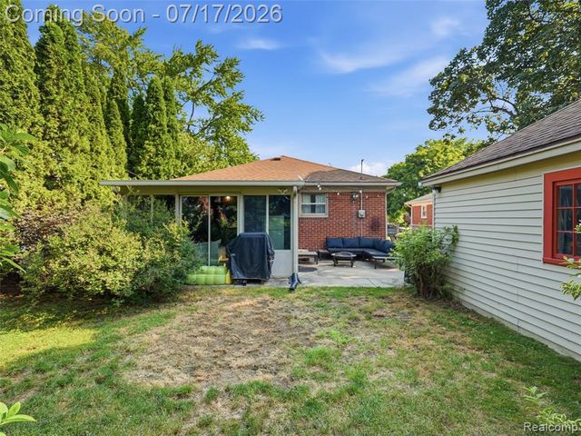 21920 Mauer Street, Saint Clair Shores, MI 48080