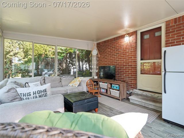 21920 Mauer Street, Saint Clair Shores, MI 48080