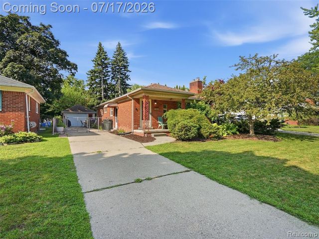 21920 Mauer Street, Saint Clair Shores, MI 48080