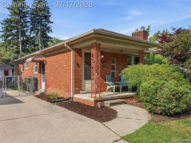 21920 Mauer Street, Saint Clair Shores, MI 48080