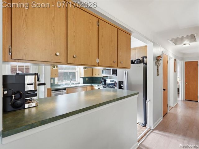 21920 Mauer Street, Saint Clair Shores, MI 48080