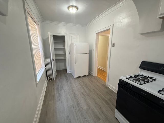 2111 Grove Avenue 110, Berwyn, IL 60402