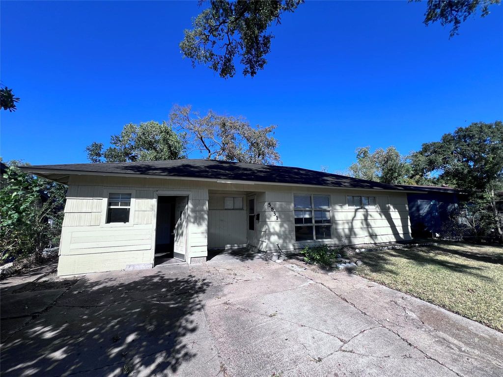 5831 Belneath Street, Houston, TX 77033