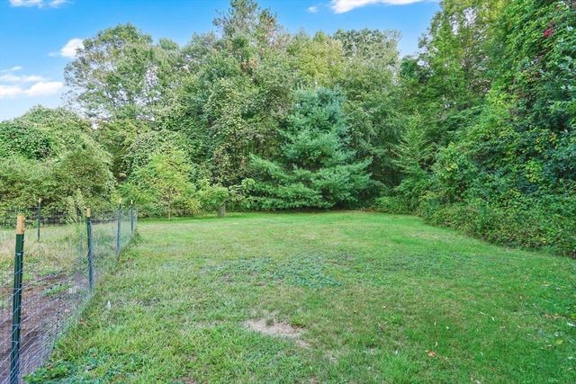 407 Monson Rd, Wilbraham, MA 01095