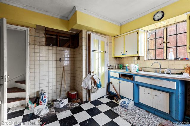 18215 Parkside Street, Detroit, MI 48221