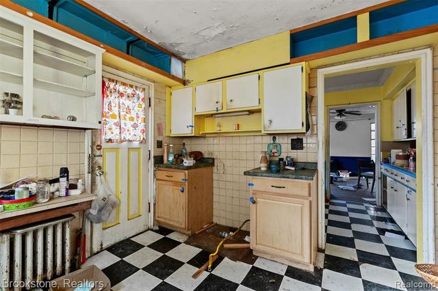 18215 Parkside Street, Detroit, MI 48221