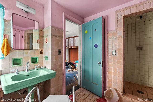 18215 Parkside Street, Detroit, MI 48221