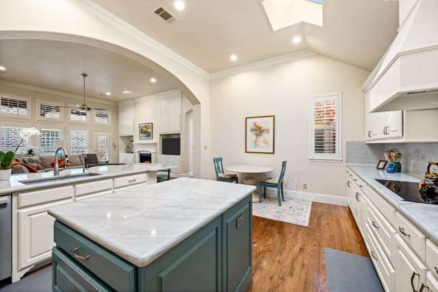 805 Creekview Lane, Colleyville, TX 76034