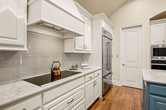 805 Creekview Lane, Colleyville, TX 76034
