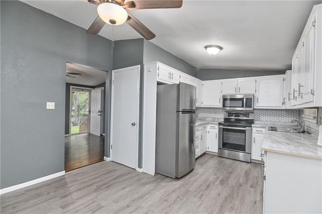 8707 E 91st Terrace, Kansas City, MO 64138