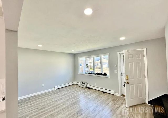 35 Fiat Avenue, Iselin, NJ 08830