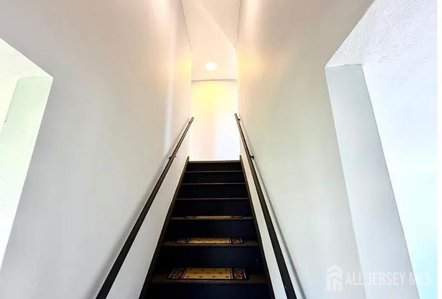 35 Fiat Avenue, Iselin, NJ 08830