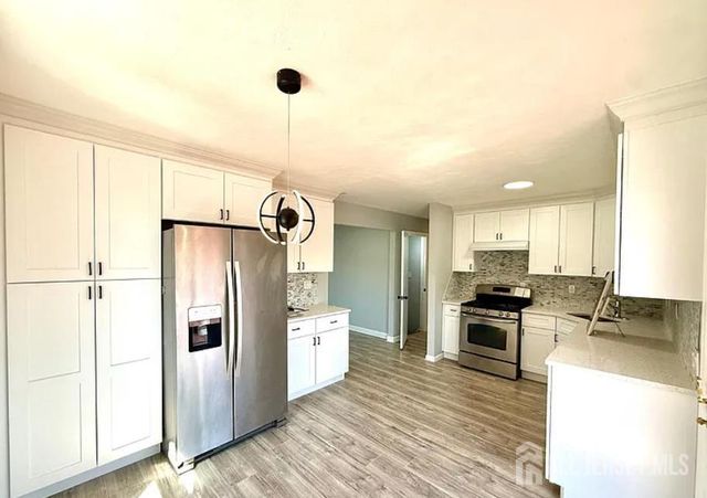 35 Fiat Avenue, Iselin, NJ 08830