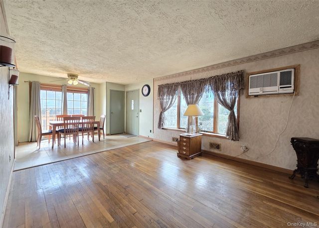 49 Lakewood Avenue, Ronkonkoma, NY 11779