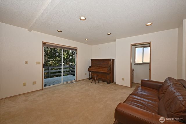 4407 30th Avenue W, Seattle, WA 98199