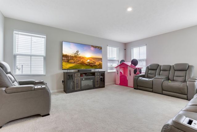 8521 Erie Loop, Canal Winchester, OH 43110