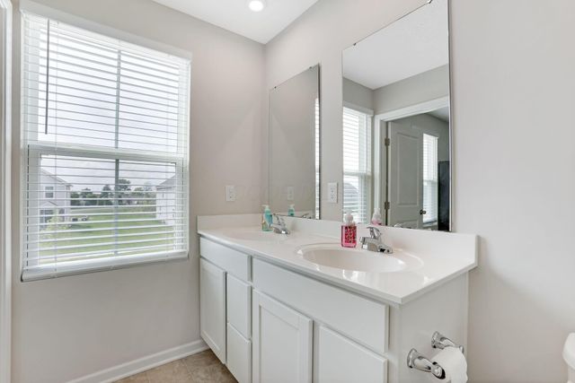 8521 Erie Loop, Canal Winchester, OH 43110