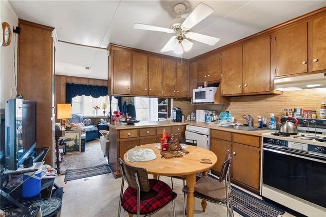 2010 Somerville DR, Hampton, VA 23663