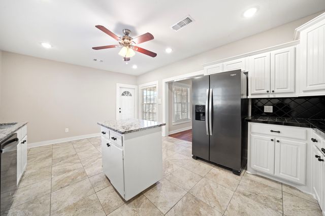 712 W Knox Street, Ennis, TX 75119