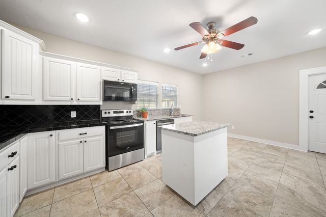 712 W Knox Street, Ennis, TX 75119