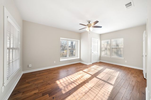 712 W Knox Street, Ennis, TX 75119