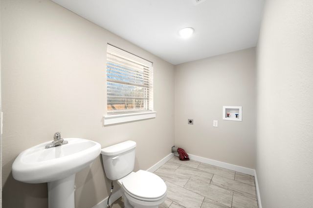 712 W Knox Street, Ennis, TX 75119